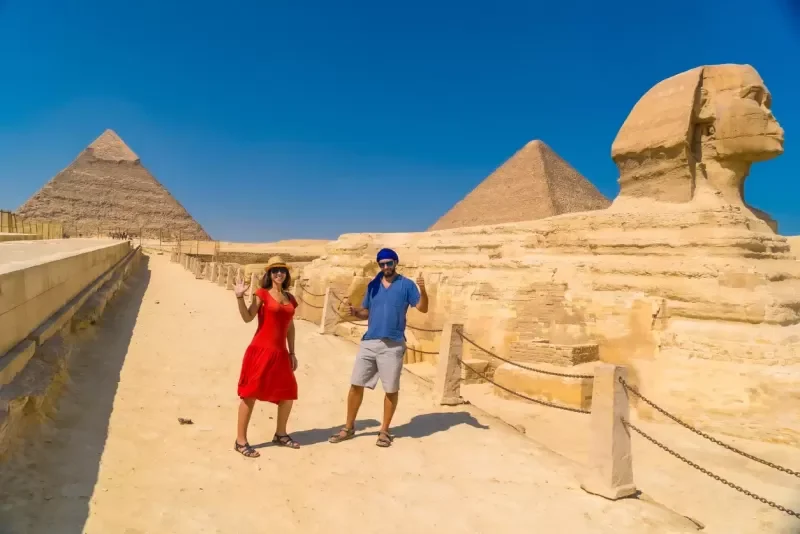 Pareja en las Pirámides